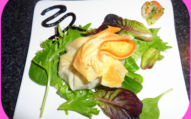 Aumonières aux crevettes, oignons confits caramélisés