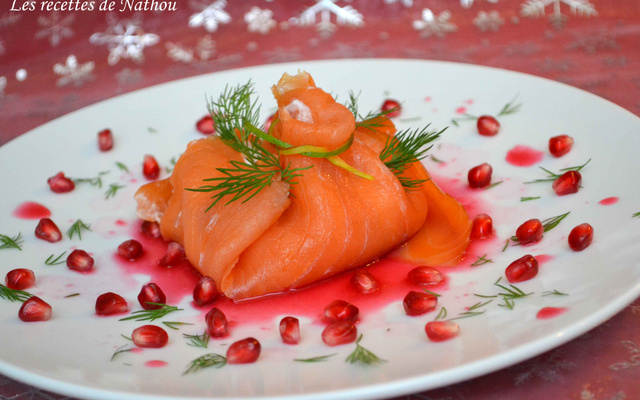 Aumônières de saumon fumé à la mangue et kiwi, sauce grenade-citron vert