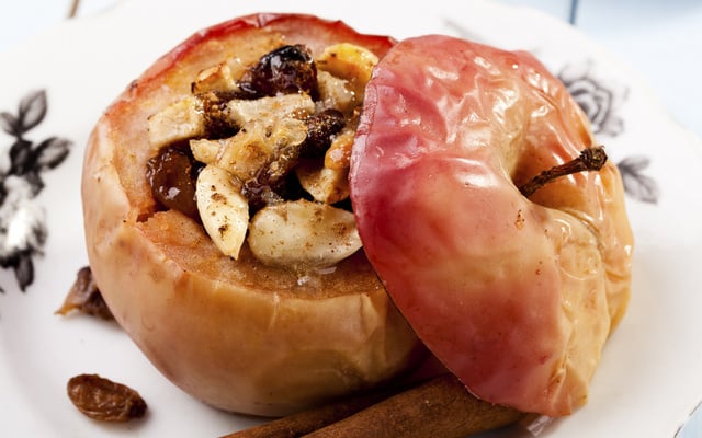 Pommes au four farcies aux raisins secs