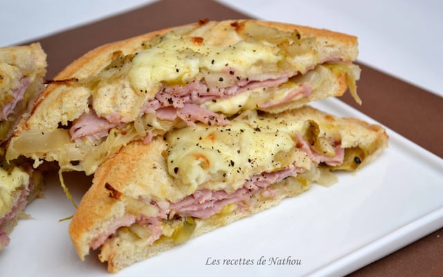 Croques aux chicons confits au miel, jambon et fromage de Maredsous