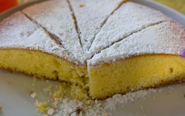 Gâteau au yaourt, fleur d'oranger et miel