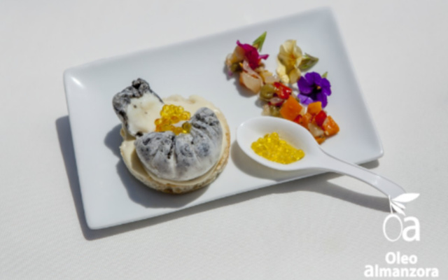 Œuf truffé et ratatouille avec des perles