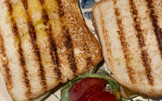 Croque monsieur aux Pommes du Limousin AOP, tomme, speck et roquette