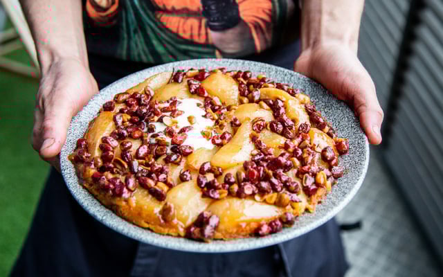 Tatin poire & cacahuètes des landes