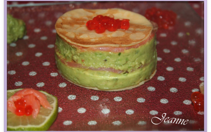 Millefeuille salé au saumon fumé et guacamole