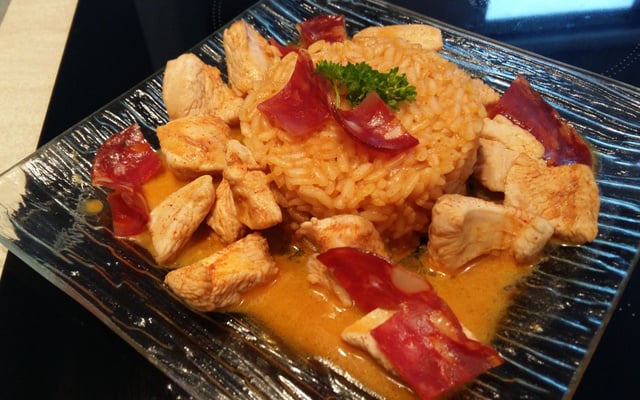 Riz pilaf au paprika et poulet coco