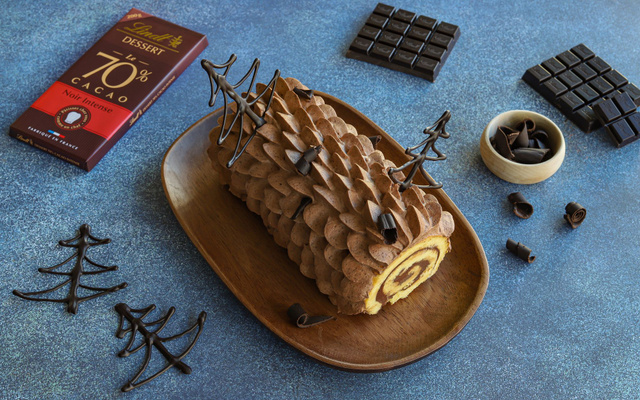 Bûche de Noël au chocolat et biscuit pâte à choux