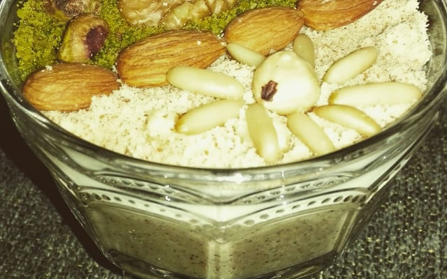 Assidat zgougou aux graines de pin d'Alep