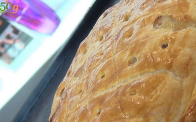 Tourte à la viande et au jambon cru