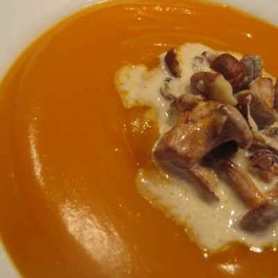 Crème de butternut aux girolles crémeuses