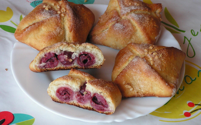Coussinets, beignets aux griottes