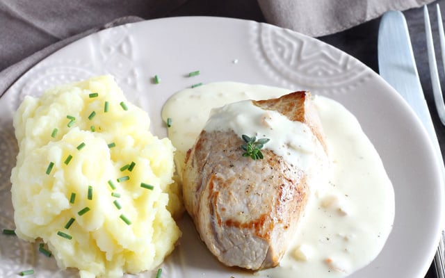 Grenadin de veau, sauce à la crème et purée de pommes de terre