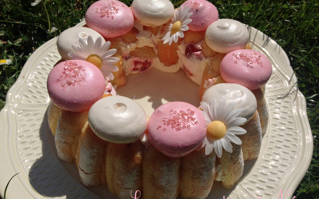 Charlotte légère aux fraises