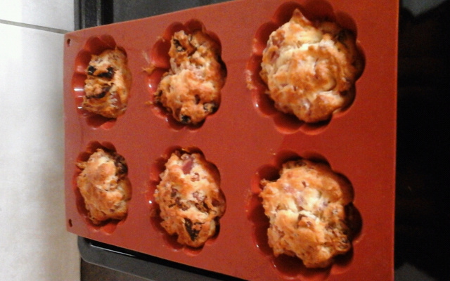 Muffins tomates séchées, parmesan, jambon