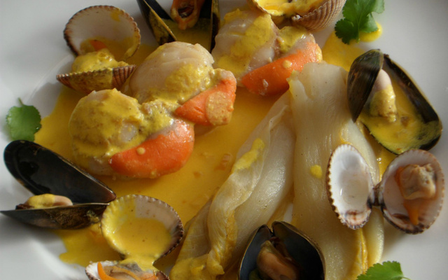 Saint-jacques, endives et coquillages