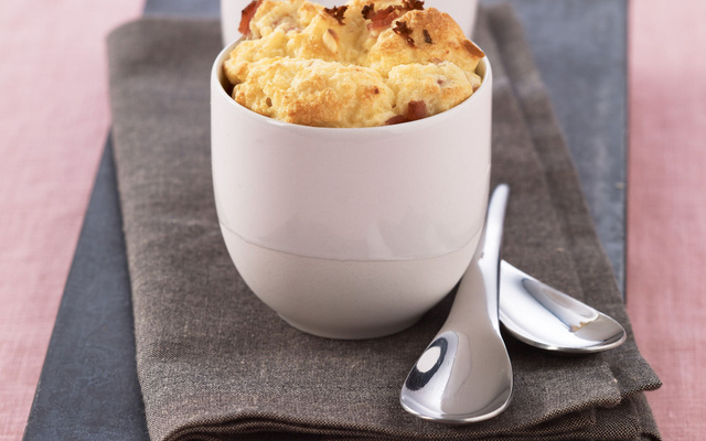 Petits soufflés au poulet et au jambon