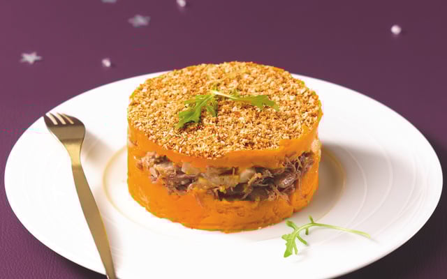 Parmentier croustillant de patates douces et de confit de canard aux pommes et oignons