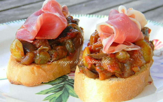 Crostini de caponata et jambon