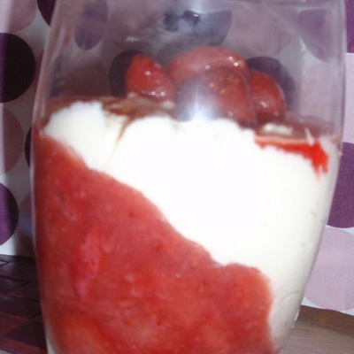 Verrine de chocolat blanc aux fraises