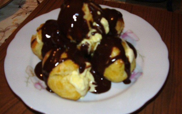 Profiteroles au chocolat