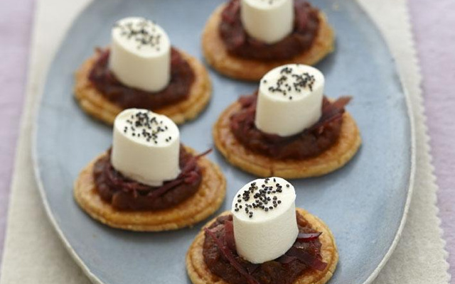 Toasts d'apérivrais Chèvre Doux façon méditerranéenne