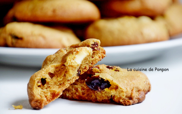 Biscuit au chocolat blanc, baies de goji et canneberges