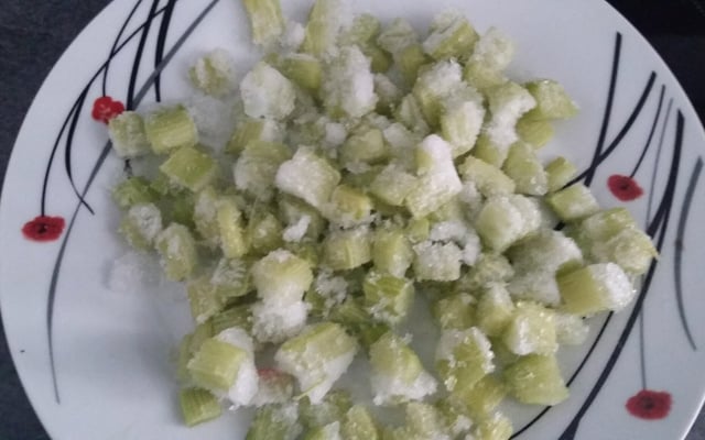 Tarte rhubarbe amandine en crumble