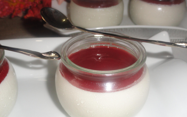 Pannacotta au coulis de fraises