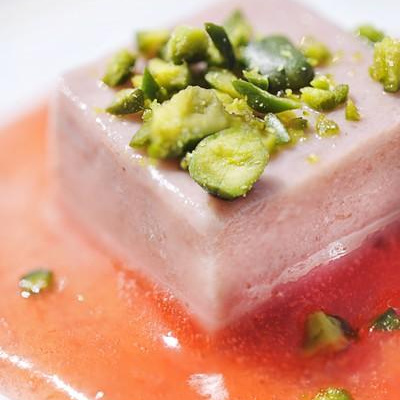 Blanc-manger pomme et mûre, soupe de fraise