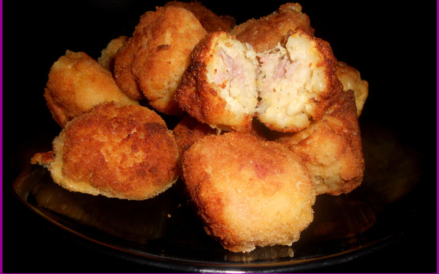 Croquettes coquillettes et jambon cru