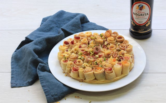 Gâteau bouquet de crêpes au rhum