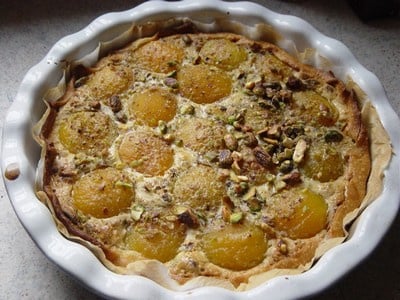 tarte à l'abricot, pain d'épices et pistache