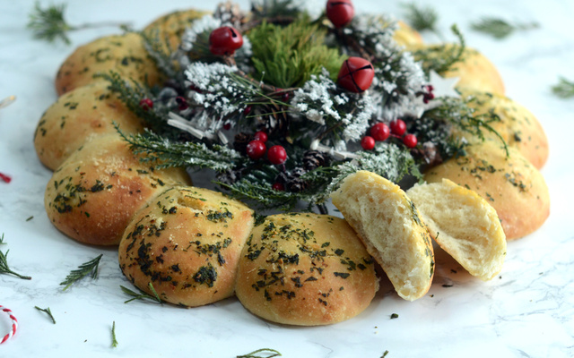 Couronne de pain à l'ail pour les Fêtes