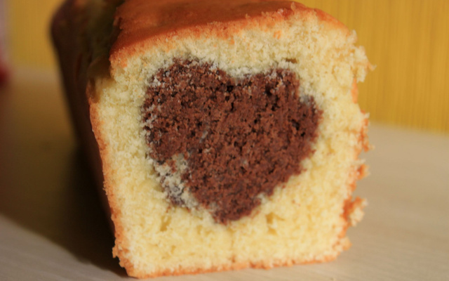 Gâteau caché : cake au cœur chocolat