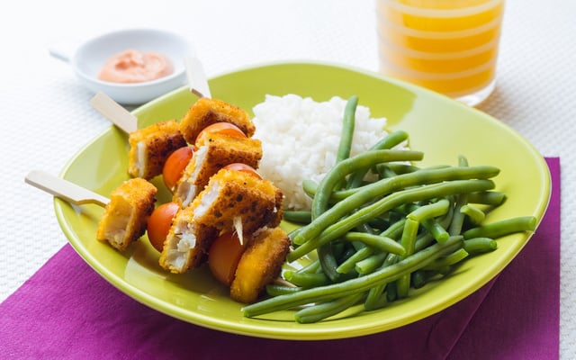 Petites brochettes de Bâtonnets Panés de Colin