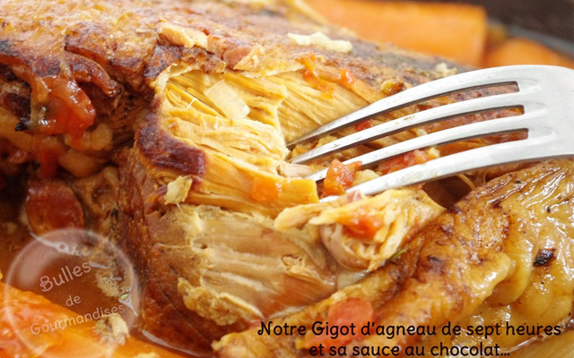 Gigot de sept heures, sauce au chocolat