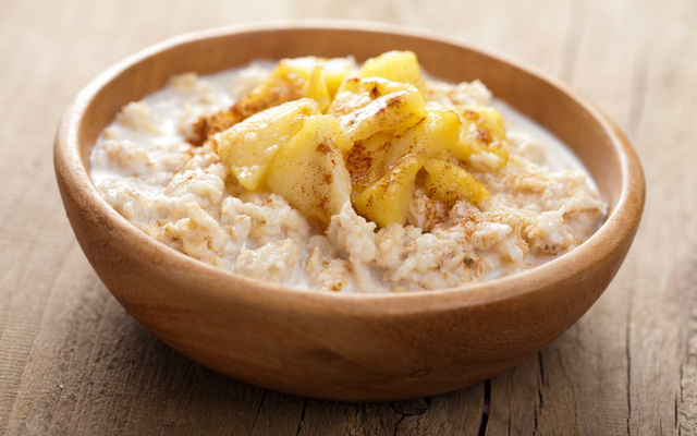 Porridge à la pomme et à la cannelle