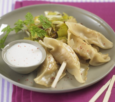 Ravioles de Saint-Jacques, fondue de poireaux et sauce crémée au Floc de Gascogne blanc