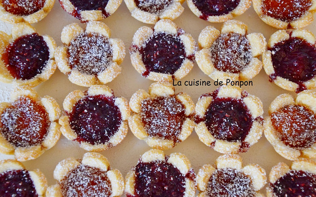 Sablés fleurs à la confiture