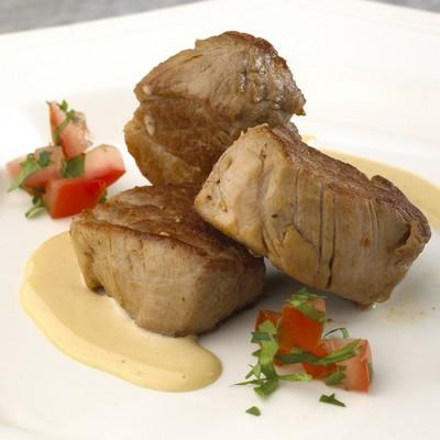 Noisettes de porc et crème de Neufchâtel AOP