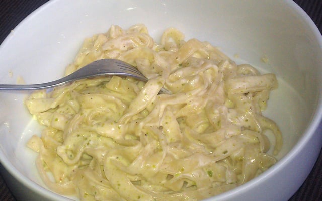 Pâtes sauce parmesan et pistaches