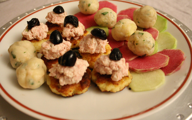 Bouchées au gorgonzola et Galettes de Princesse Amandine ® à la mousse de mortadelle
