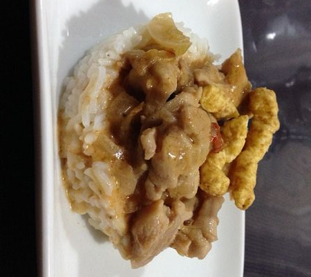 Poêlée de poulet satay (poulet au beurre de cacahouète)