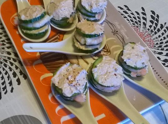 Mille-feuille de concombre aux gambas et Rillettes Thon Coraya