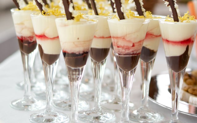 Verrines de crème chocolat, mascarpone et coulis de fruits rouges