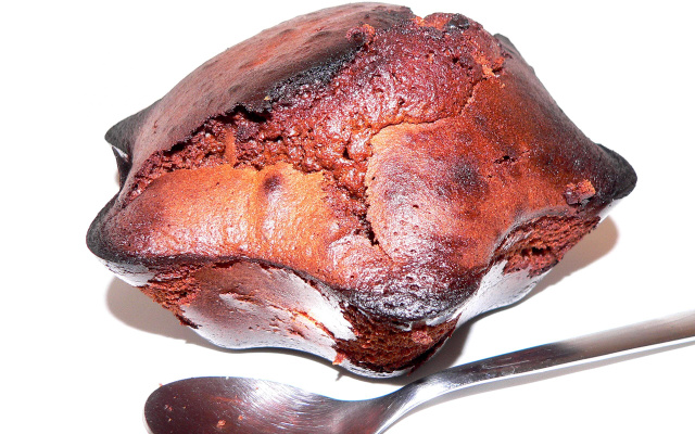 Gâteau au chocolat légèrement croquant dessus, fondant dedans