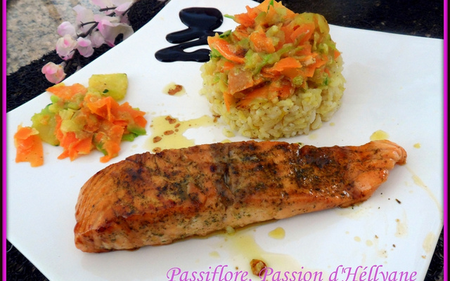 Pavé de saumon caramélisé et ses tagliatelles de courgette carotte