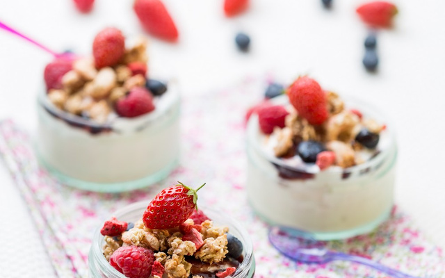 Frozen Yogurt à la Banane, aux Fruits Rouges & Country Crisp Fraise de Jordans