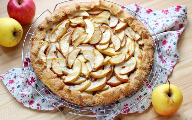 Tarte rustique aux pommes et noisettes
