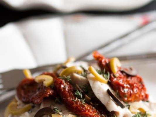 Blinis d'Apérivrais Tartinade aux Olives et émincés de poulet aux tomates séchées